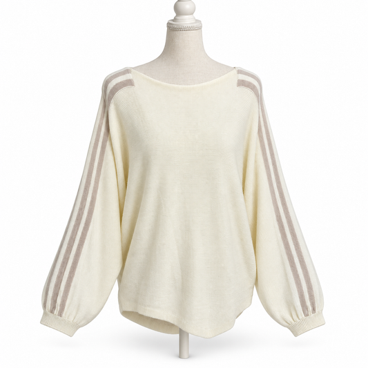 Oversize-Pullover Creme, Detailansicht der Ärmelfalten