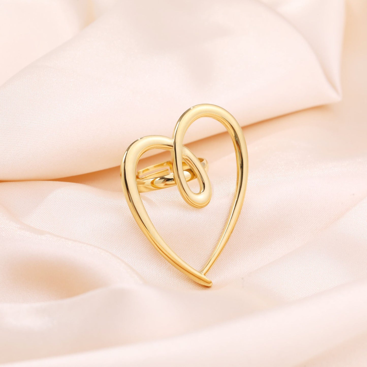 Verstellbarer Herzring Love Line aus vergoldetem Edelstahl in Gold und Silber – filigrane offene Herzform als stylischer Ring von Schenkt ein Herz