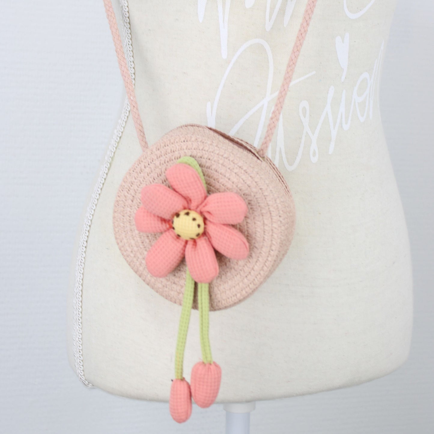 Kinder Umhaengetasche rund geflochten mit niedlichen Motiven – kleine Fashionista Boho-Tasche fuer Maedchen von Schenkt ein Herz
