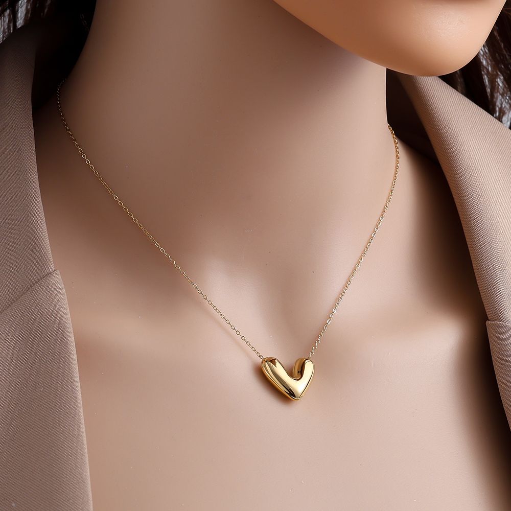 Elegante Herz-Kette Love Drop in Silber und Gold – zarte Herzkette aus Edelstahl als liebevolles Statement-Schmuckstueck von Schenkt ein Herz