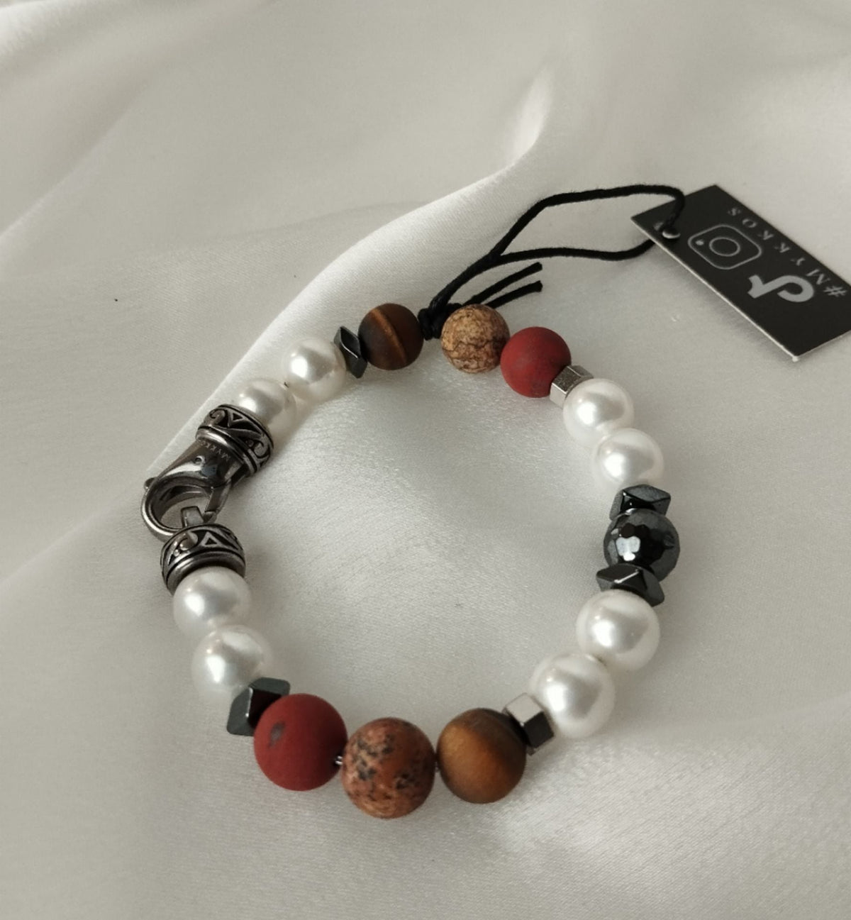 Vivide Pearl Maennerarmband aus echten Natursteinen und Perlenakzenten in 20.5 und 22 cm – zeitloses edles Herrenarmband von Schenkt ein Herz