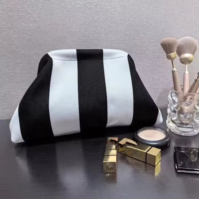 Kosmetiktasche „Stripe“ – stylisch & praktisch für unterwegs