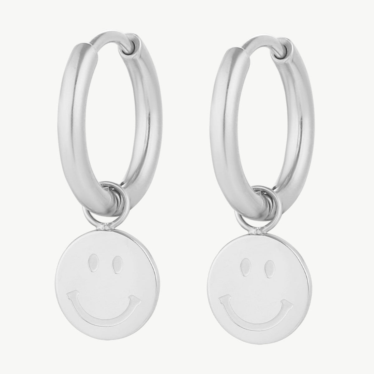 Runde Smiley-Ohrringe aus Edelstahl in Silber und Gold – froehlicher Alltagsschmuck mit Smiley-Motiv von Schenkt ein Herz