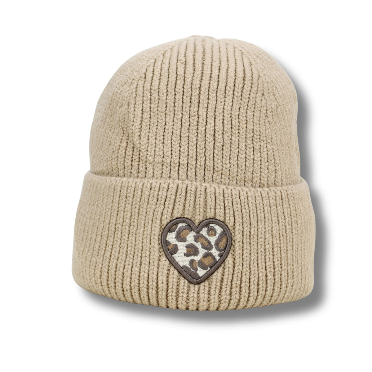 Herz Mütze getragen – stylische Beanie für kalte Wintertage