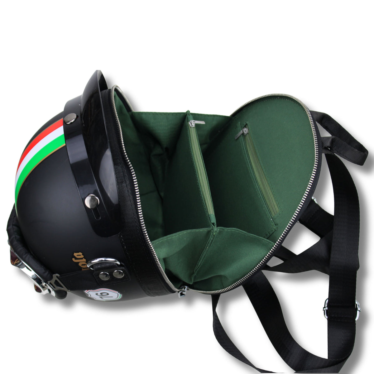 Helm-Rucksack am Modell getragen – Designstück mit Charakter von Schenkt ein Herz