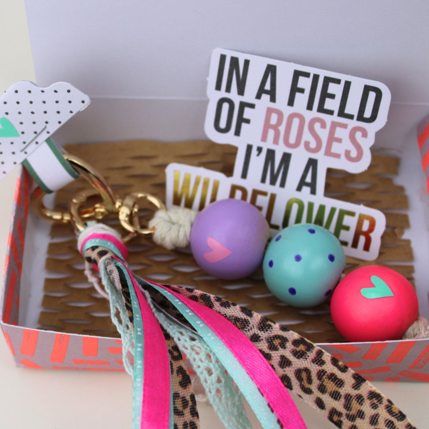 Handgemachter Schlüsselanhänger aus Holzperlen