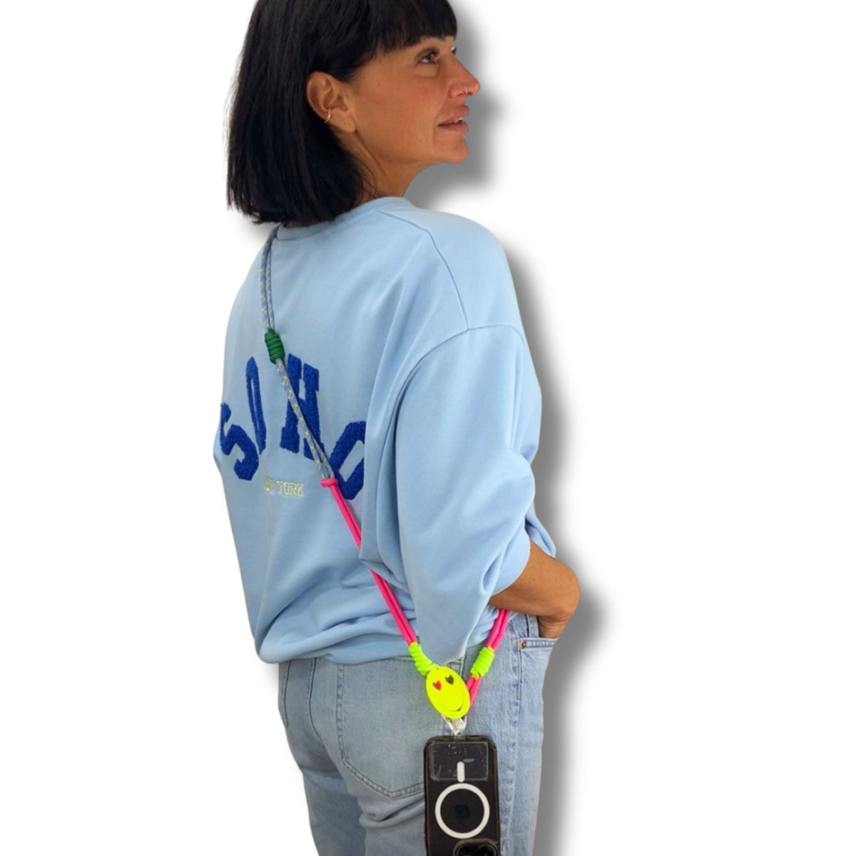 Handykette Smiley in Schwarz und Pink – fröhliche Handykette mit Smiley-Motiv als Crossbody- oder Schluessel-Kette von Schenkt ein Herz