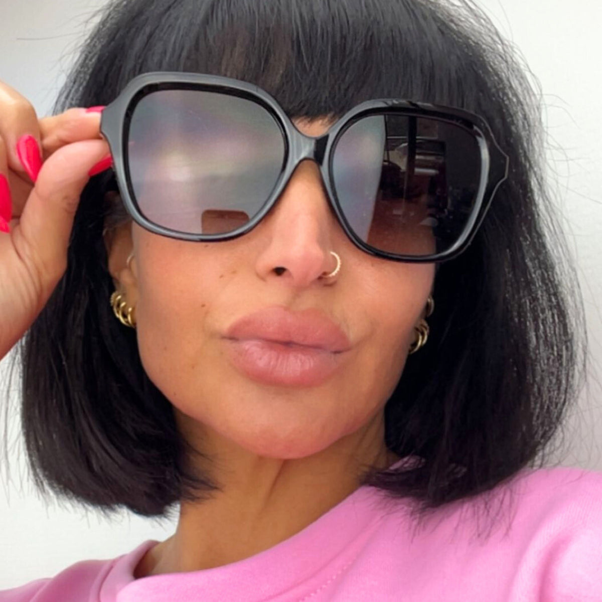 Stylische Sonnenbrille mit Perlendetails 🖤