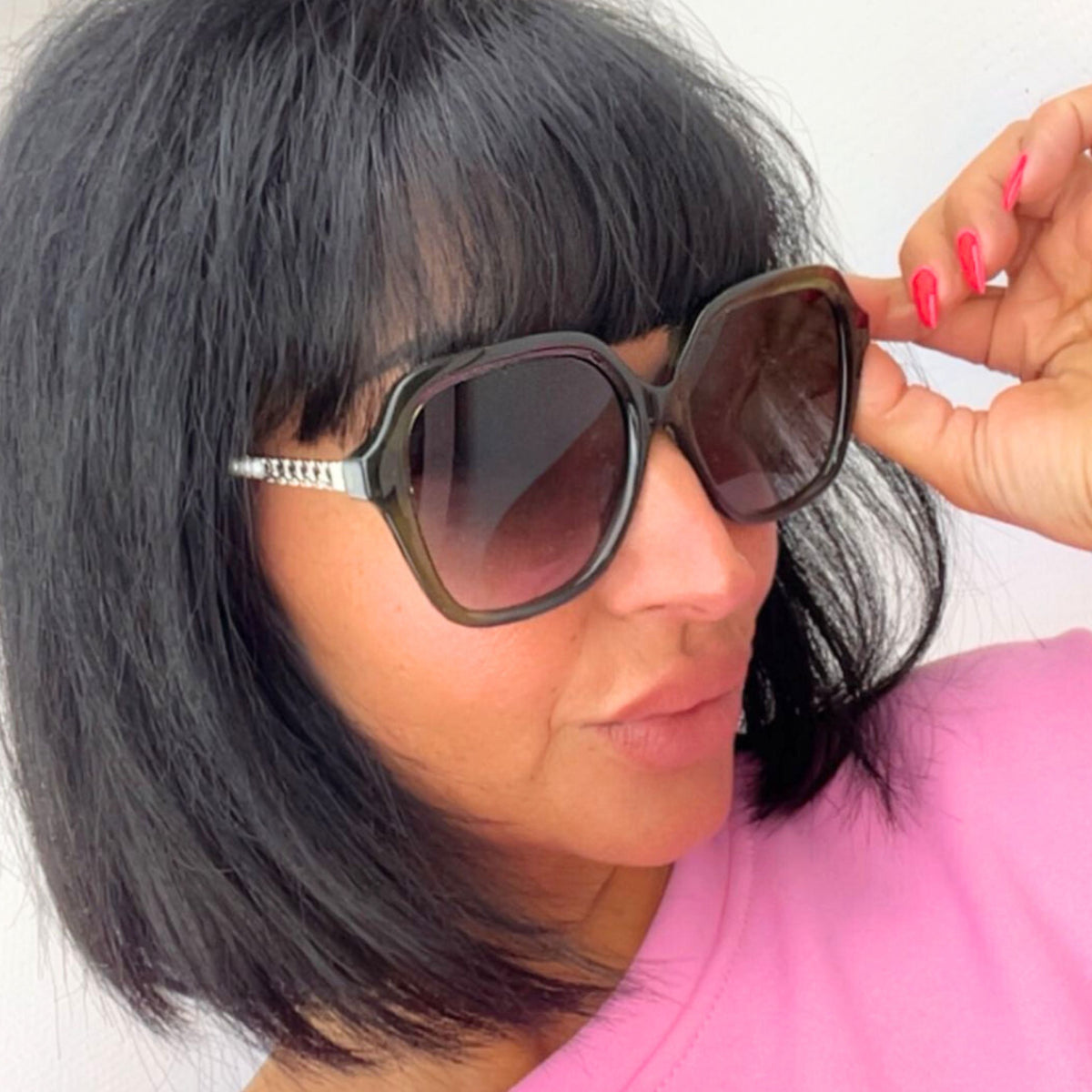 Stylische Sonnenbrille mit Perlendetails 🖤