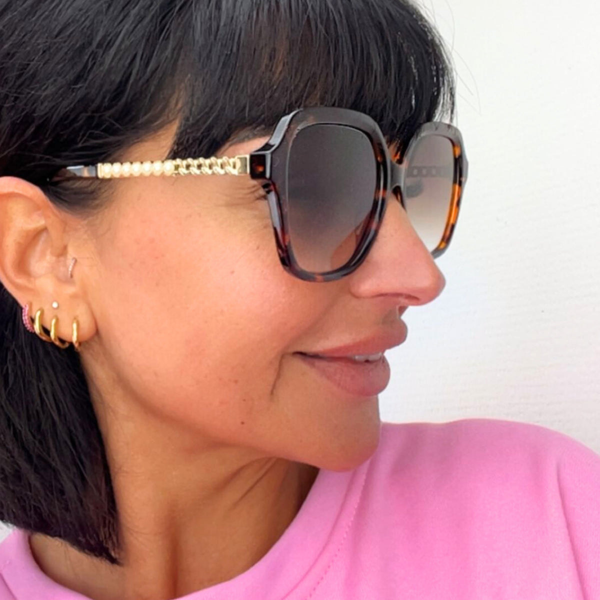 Stylische Sonnenbrille mit Perlendetails 🖤