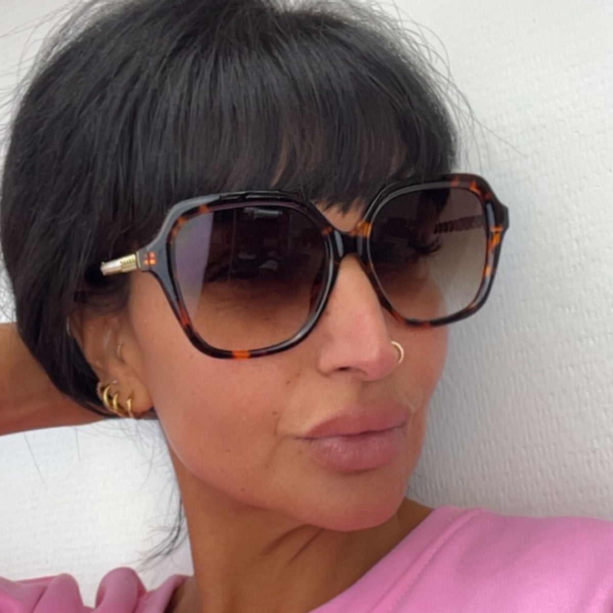 Stylische Sonnenbrille mit Perlendetails 🖤
