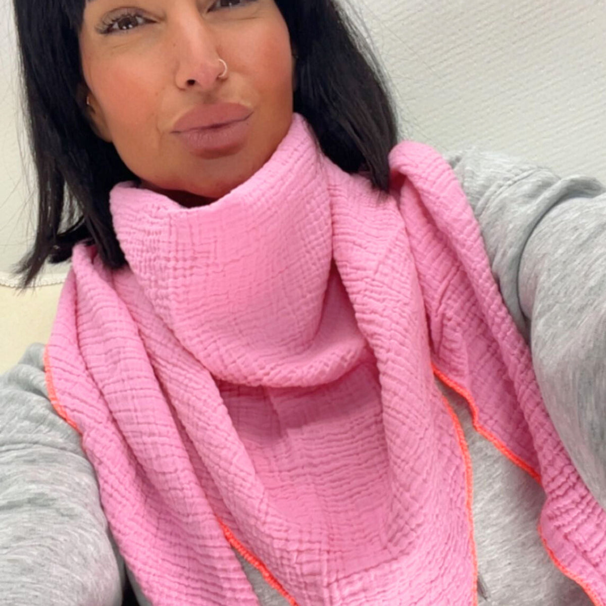 Leichter Musselin Dreieck-Tuch aus 100% Baumwolle in Orange-Pink, Petrol-Brombeer, Rosa-Pink und Orange – vielseitiger Sommer-Schal von Schenkt ein Herz