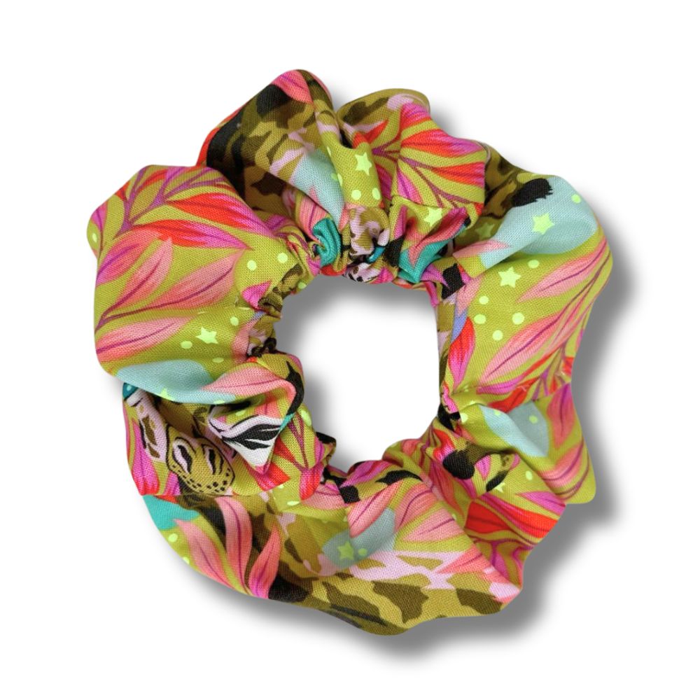 Handmade Scrunchie – Neon Leo mit Mesh-Rand