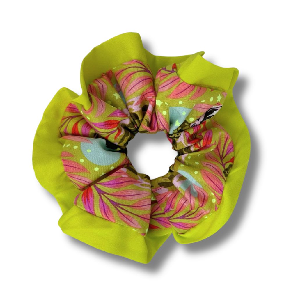Handmade Scrunchie – Neon Leo mit Mesh-Rand