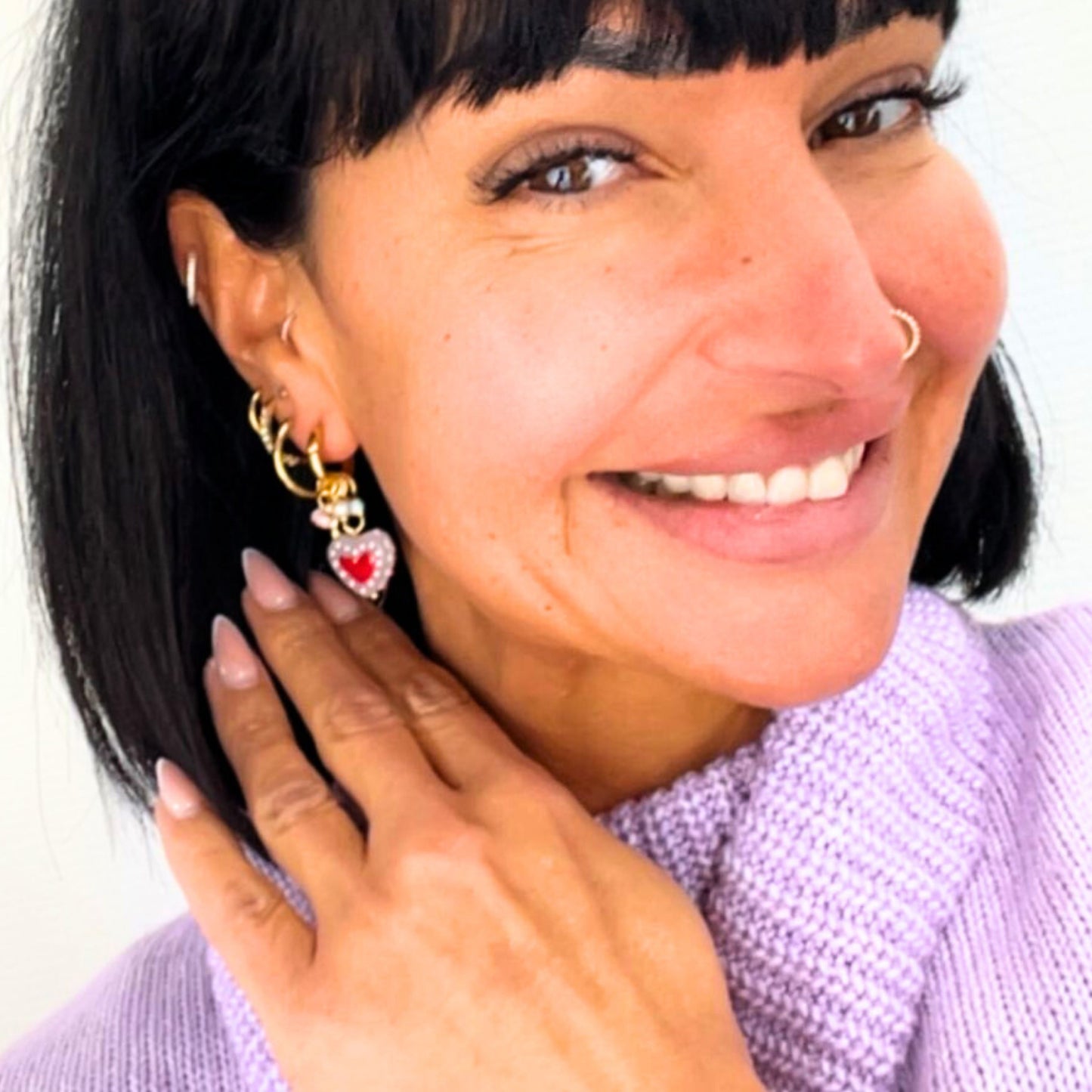 Sweet Love Ohrringe Gold Detailansicht – Goldton, zarte Farben & liebevolle Details