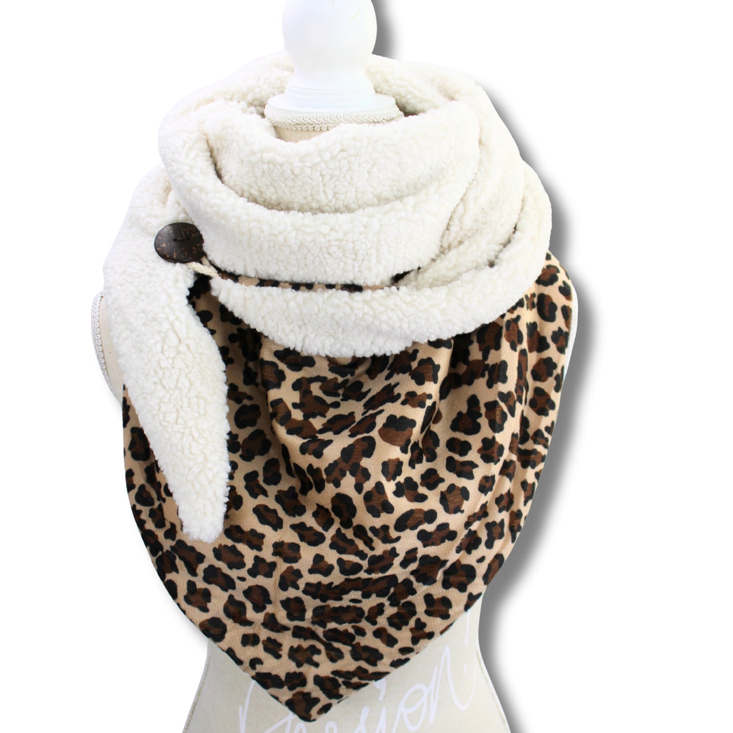Kuscheliger Dreiecksschal – Leopard & Teddyfell