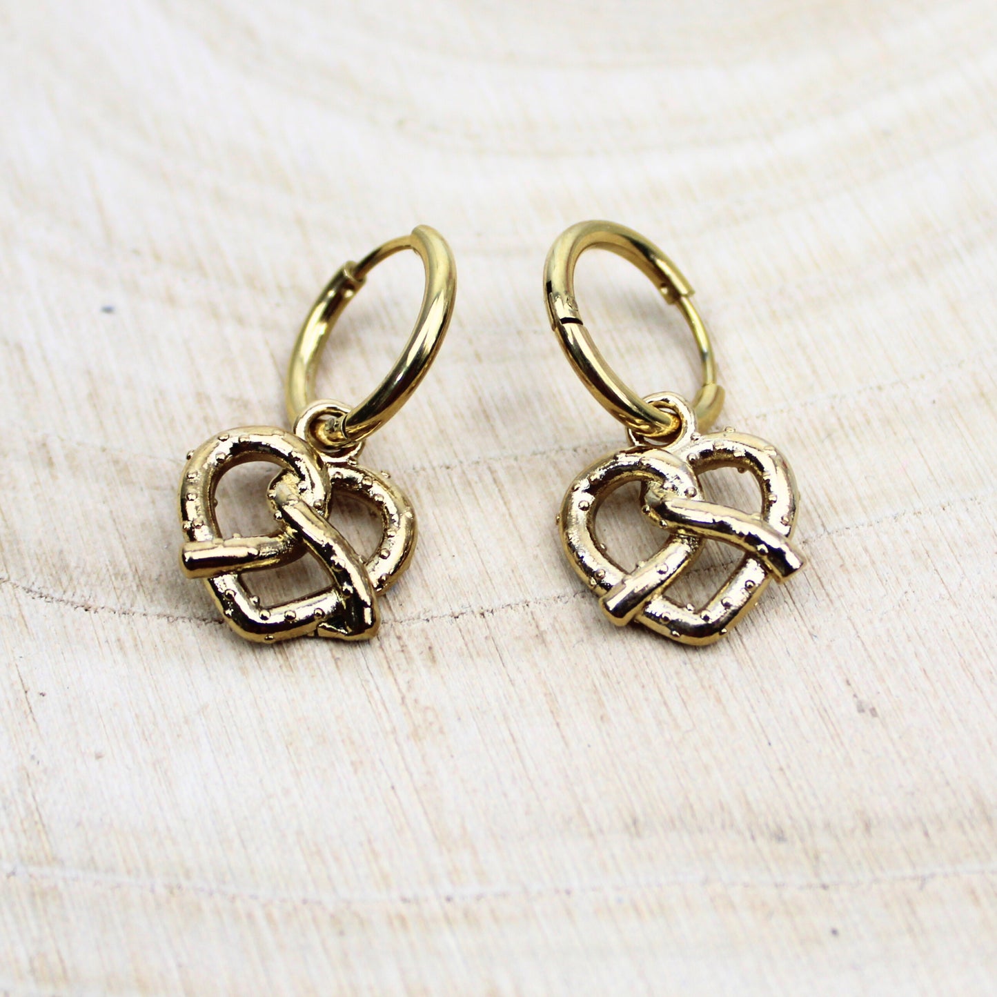 Edelstahl-Ohrringe mit Brezel-Design