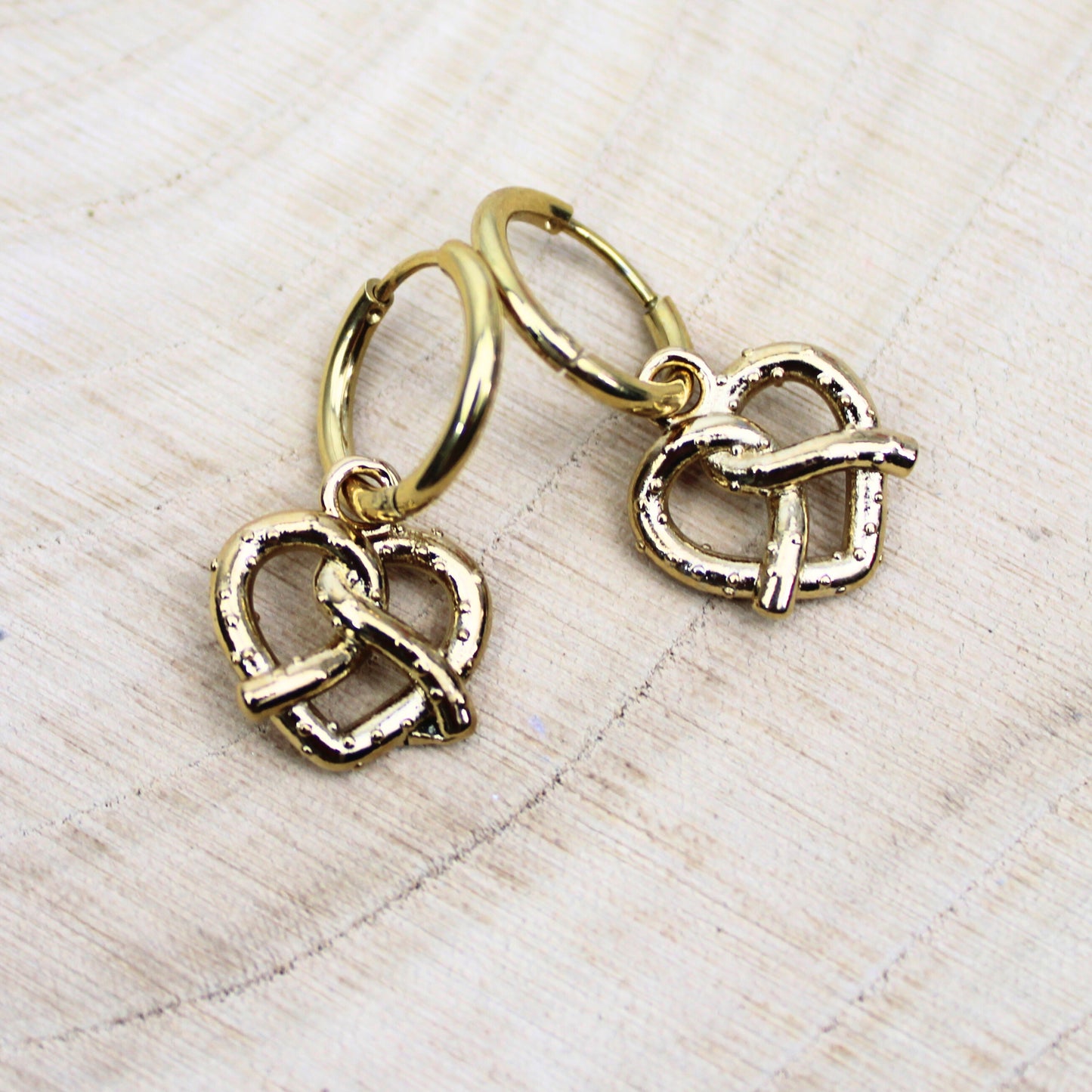 Edelstahl-Ohrringe mit Brezel-Design