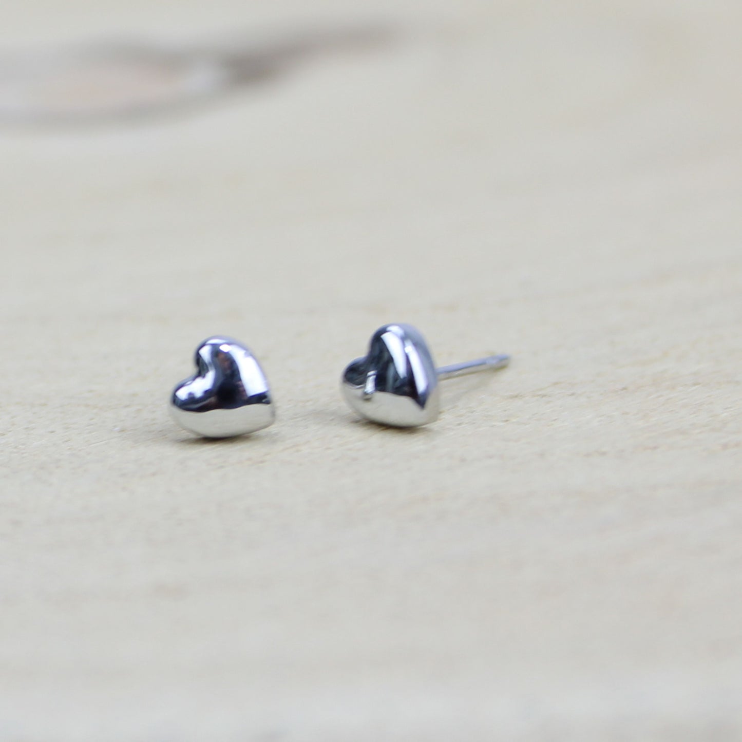 Mini-Herz-Ohrstecker aus Edelstahl