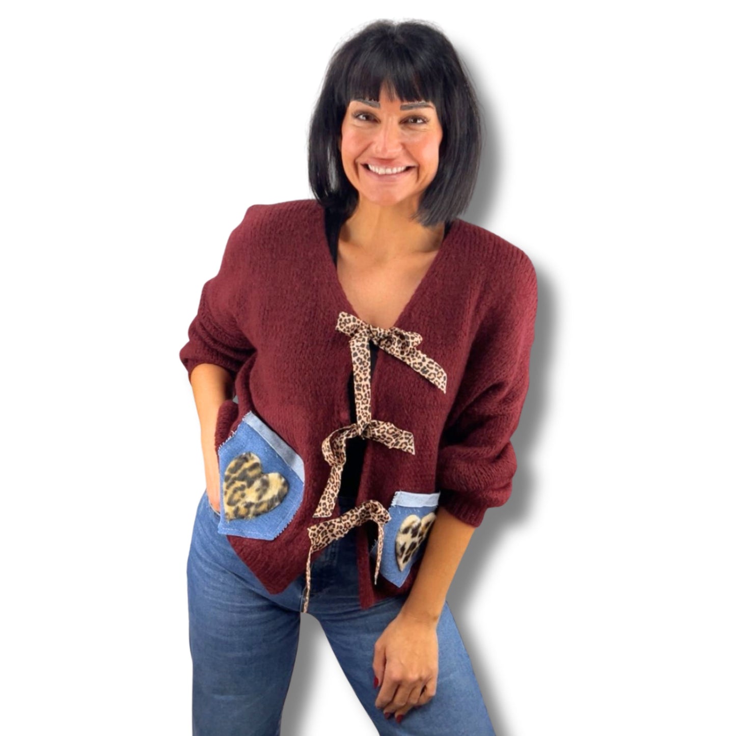 Cardigan „Wild Bow“ – verspielt, cozy & ein echter Blickfang!