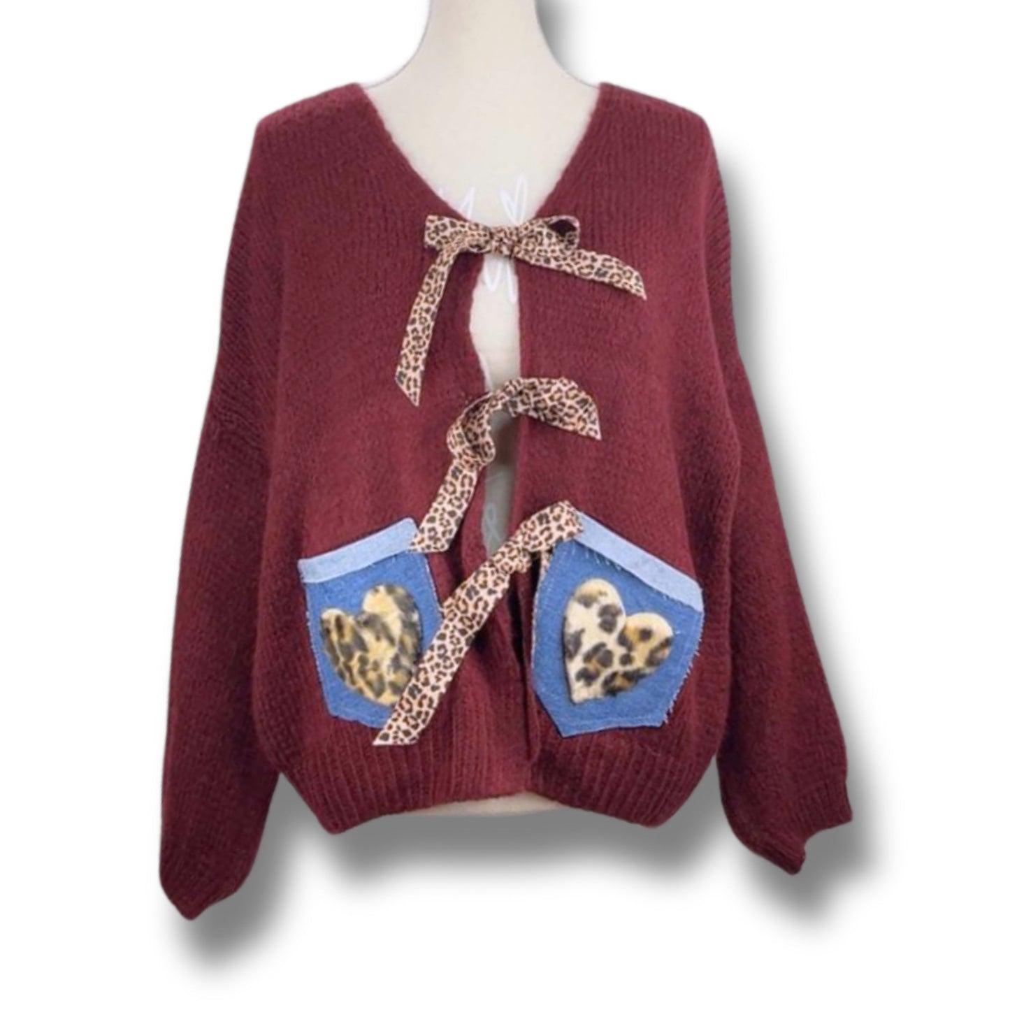 Cardigan „Wild Bow“ – verspielt, cozy & ein echter Blickfang!