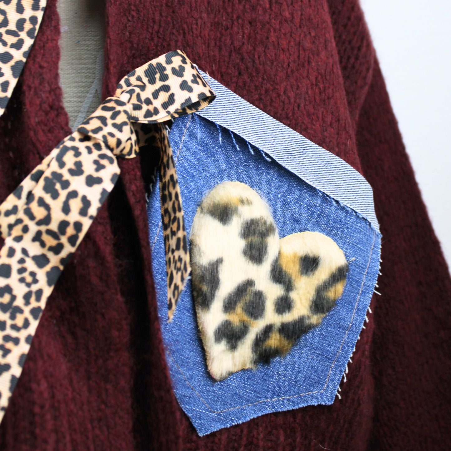 Cardigan „Wild Bow“ – verspielt, cozy & ein echter Blickfang!