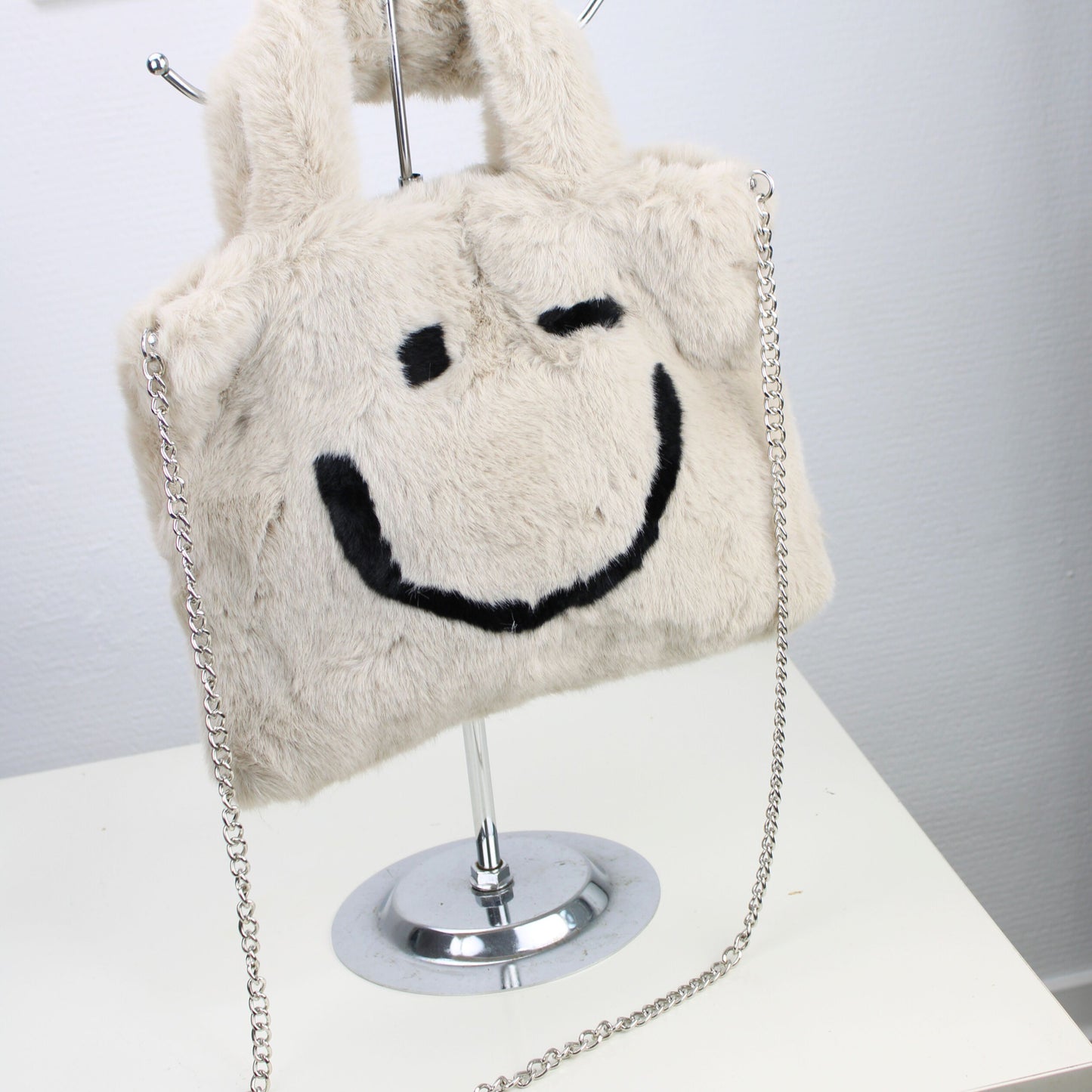 Flauschige Smiley-Tasche