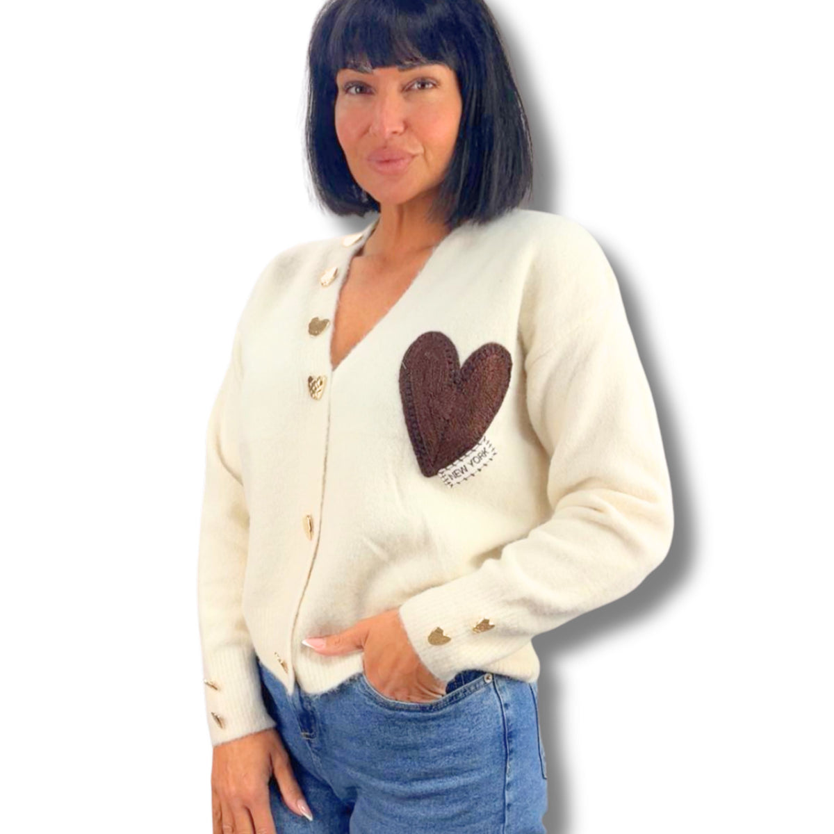 Cardigan mit Herz am Modell – liebevolles Accessoire für Zuhause & Alltag