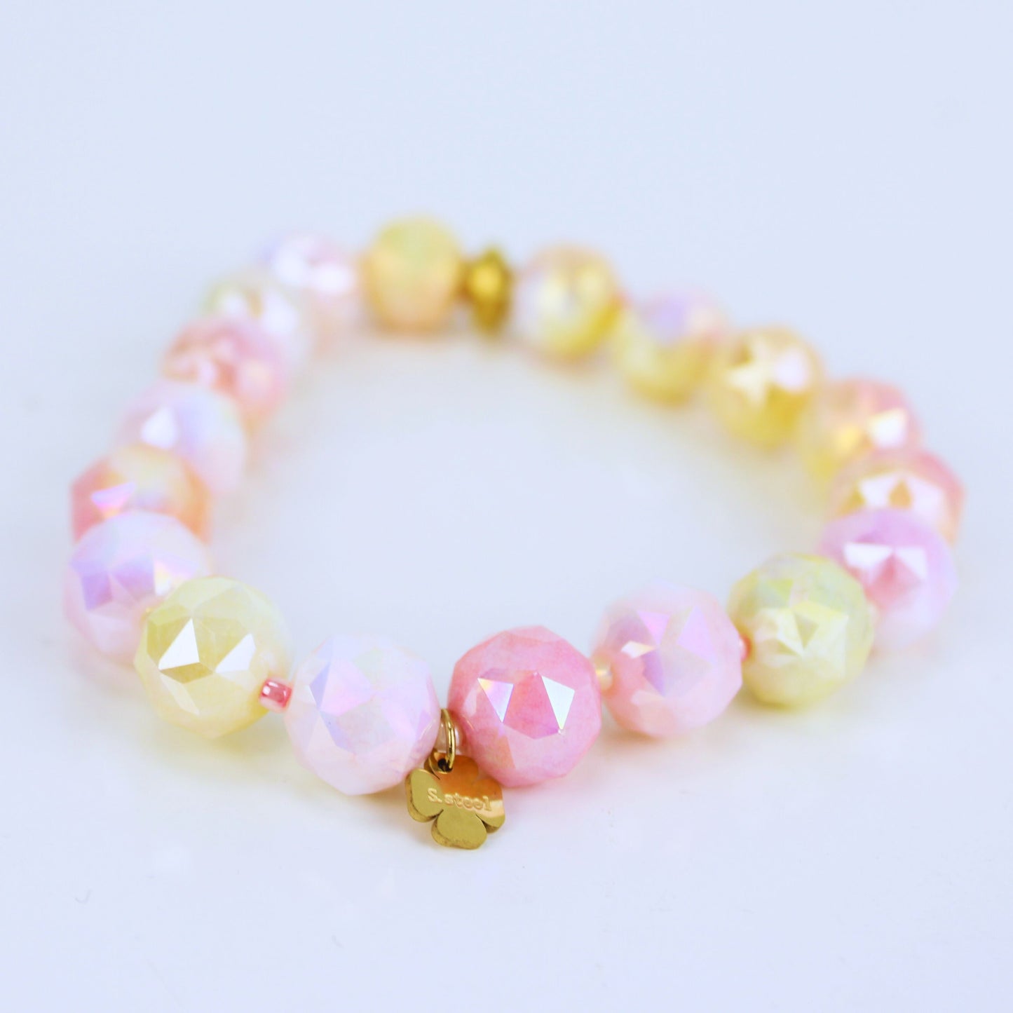Armband „Pastellglanz“ – handgefertigt & einzigartig