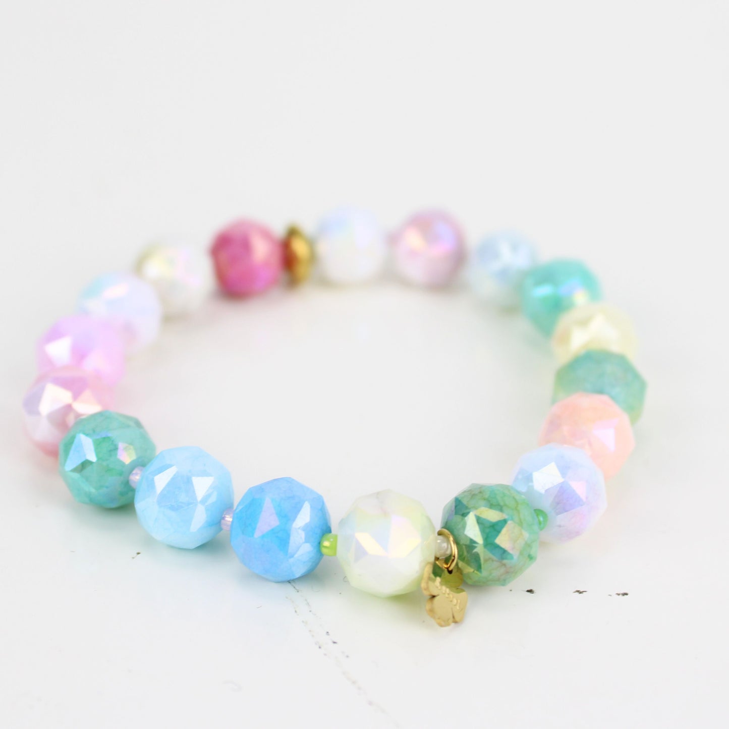 Armband „Pastellglanz“ – handgefertigt & einzigartig