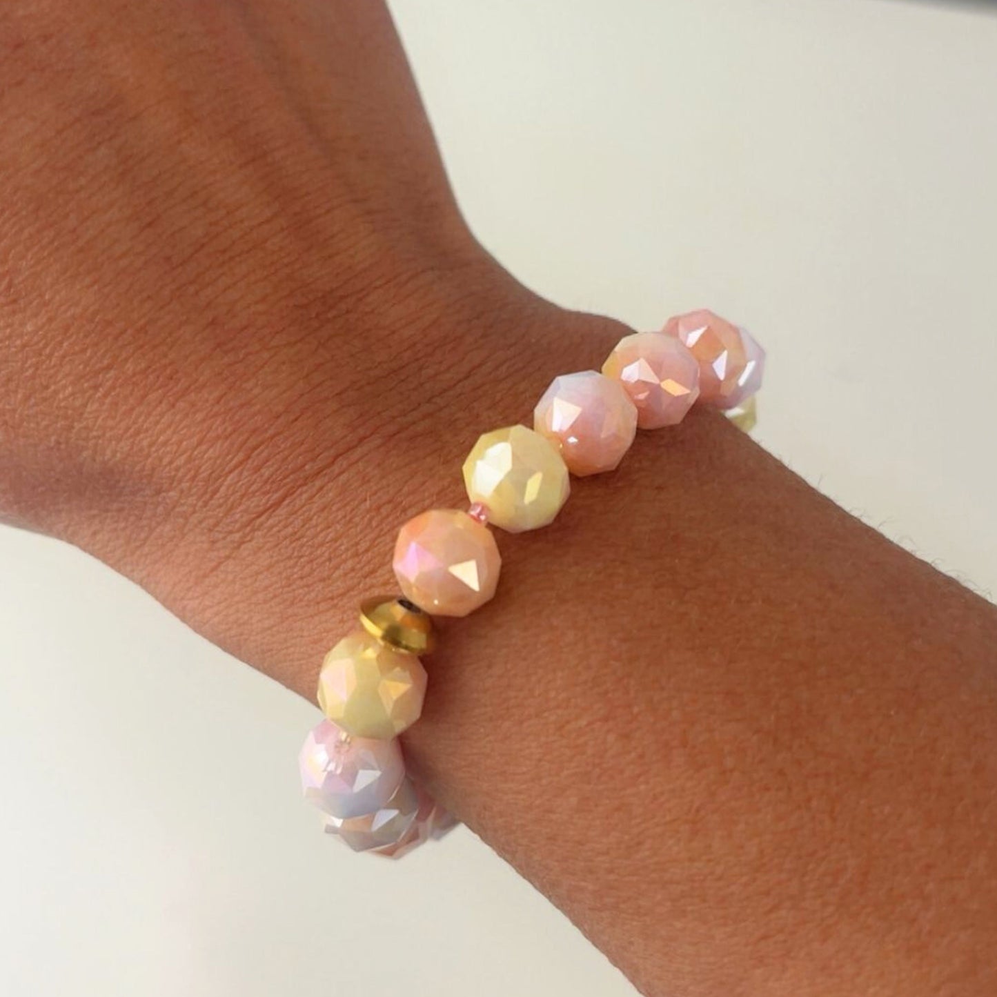 Armband „Pastellglanz“ – handgefertigt & einzigartig