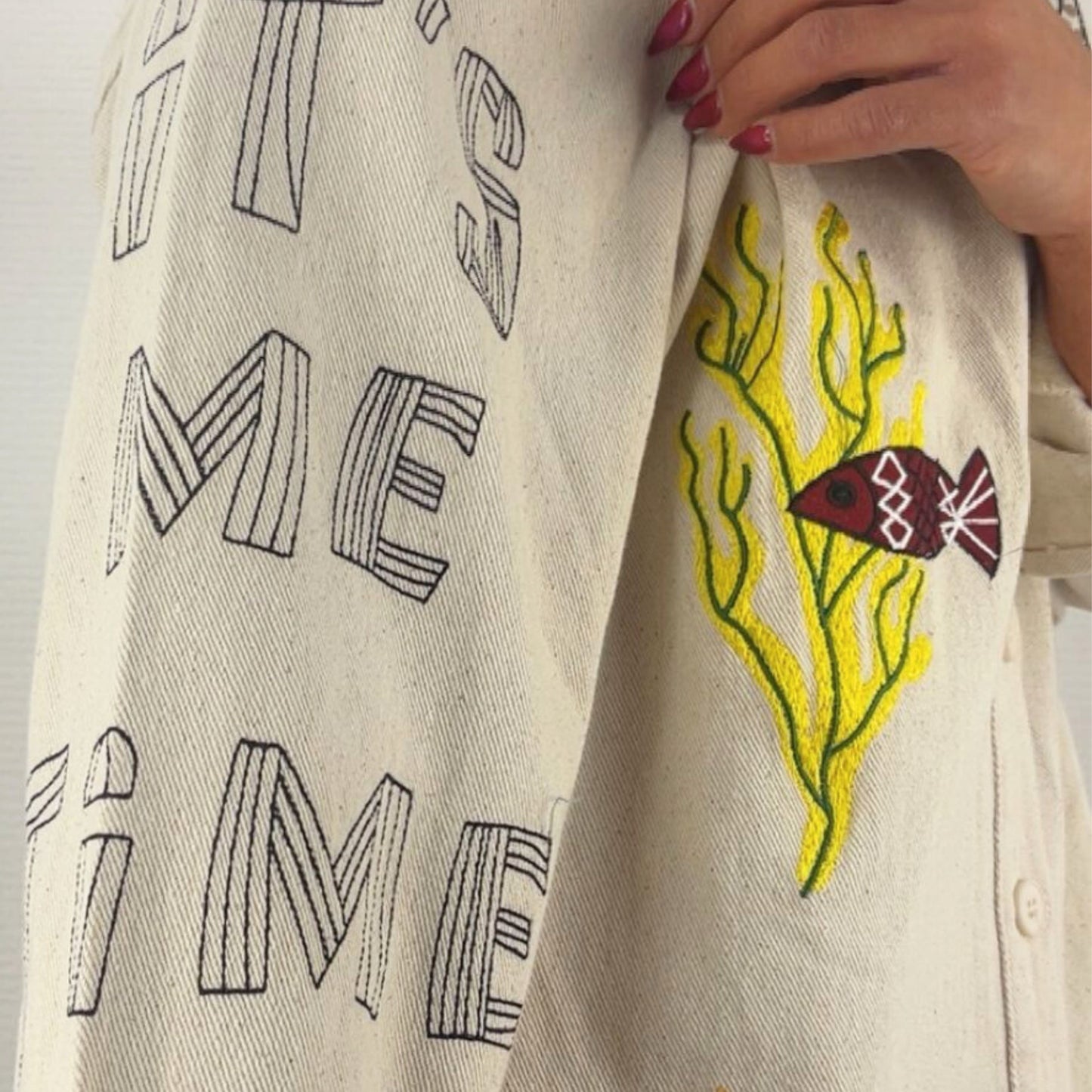 Besondere Jeansjacke / Jeansbluse mit Stickereien – Unikat