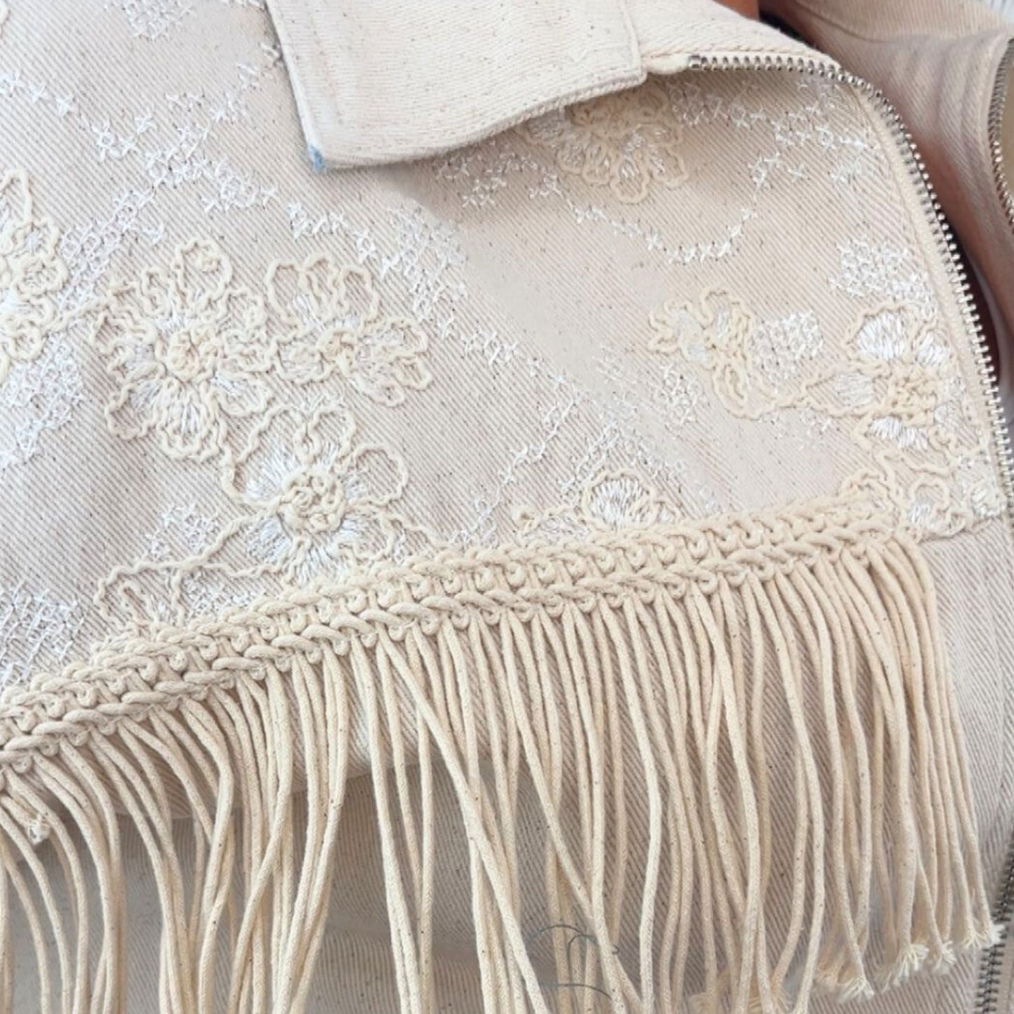 Boho Jeansjacke mit Fransen & Stickerei – ein echtes Unikat