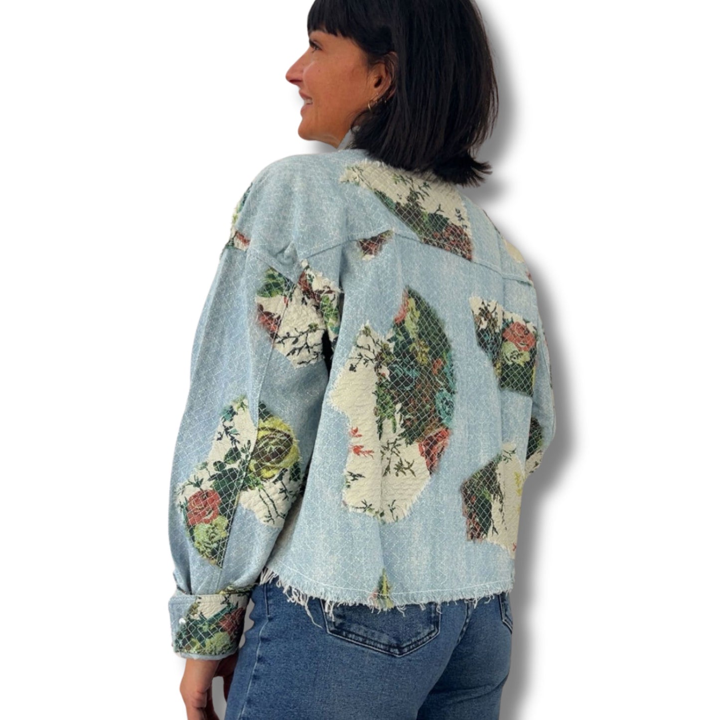 Außergewöhnliche Oversize-Jeansjacke mit Stickereien & Applikationen