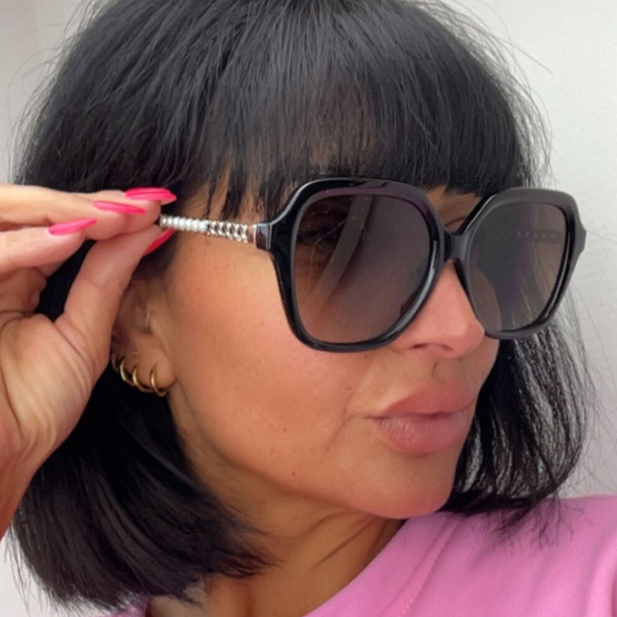 Stylische Sonnenbrille mit Perlendetails 🖤