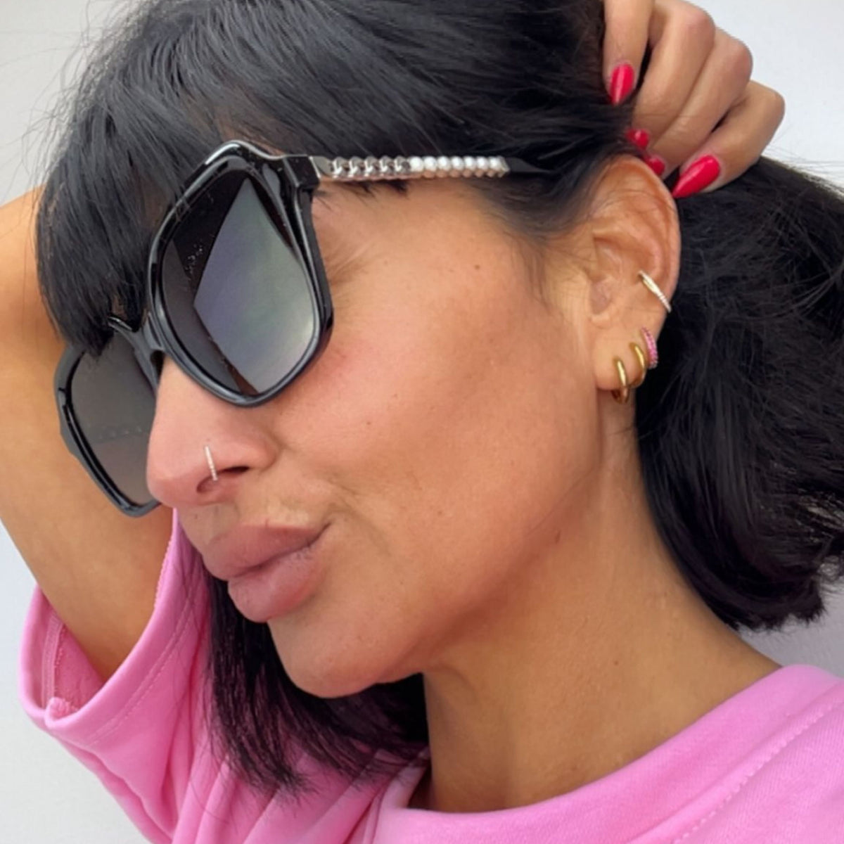 Stylische Sonnenbrille mit Perlendetails 🖤