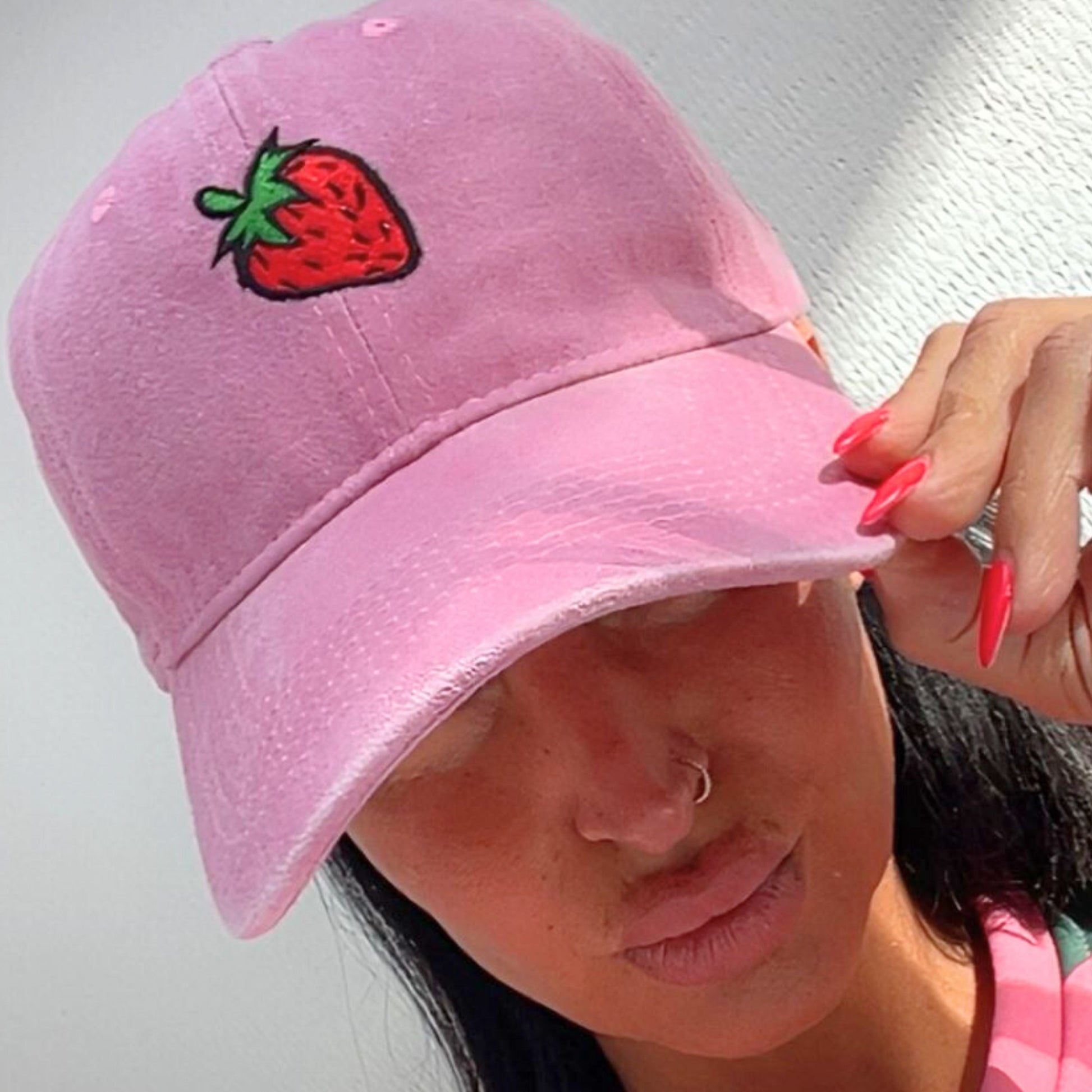 Cap mit Frucht-Stickerei in Erdbeere und Zitrone – suesse Sommer-Cap als stylisches Accessoire von Schenkt ein Herz