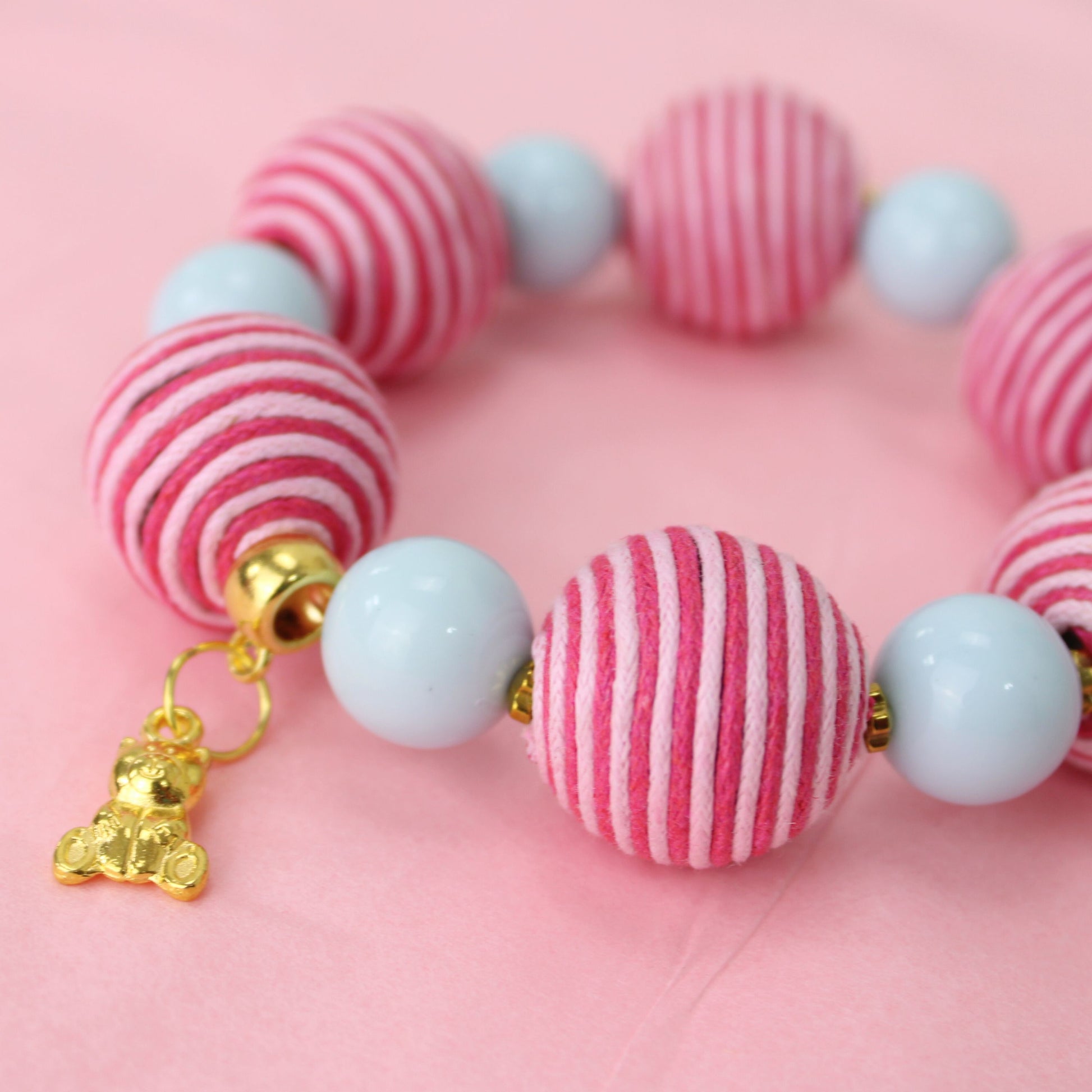Handgefertigtes Designer-Perlenarmband von Manon – Unikat Armband Schenkt ein Herz