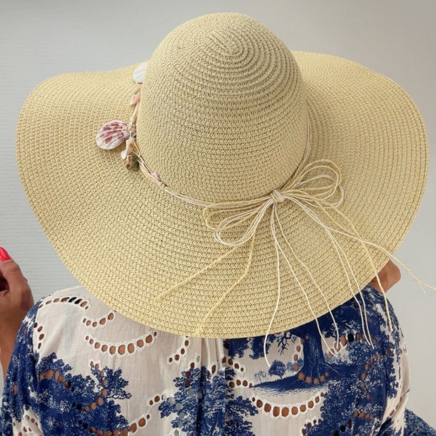 Eleganter Sommerhut mit Muschel-Details – verstellbare Größe