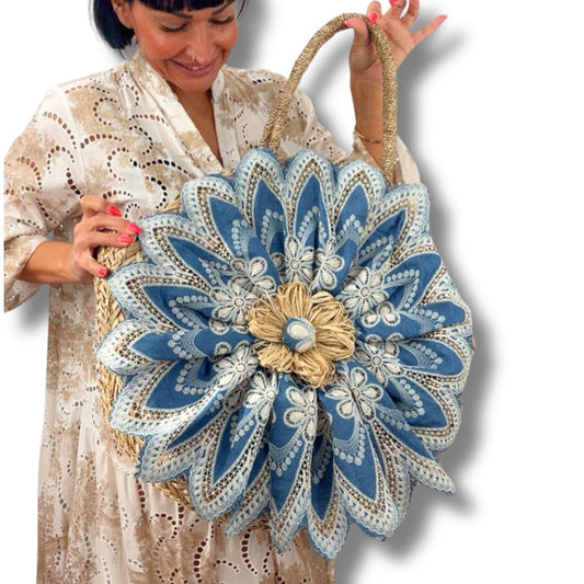 Außergewöhnliche Boho-Strandtasche mit handgefertigter Blumenapplikation