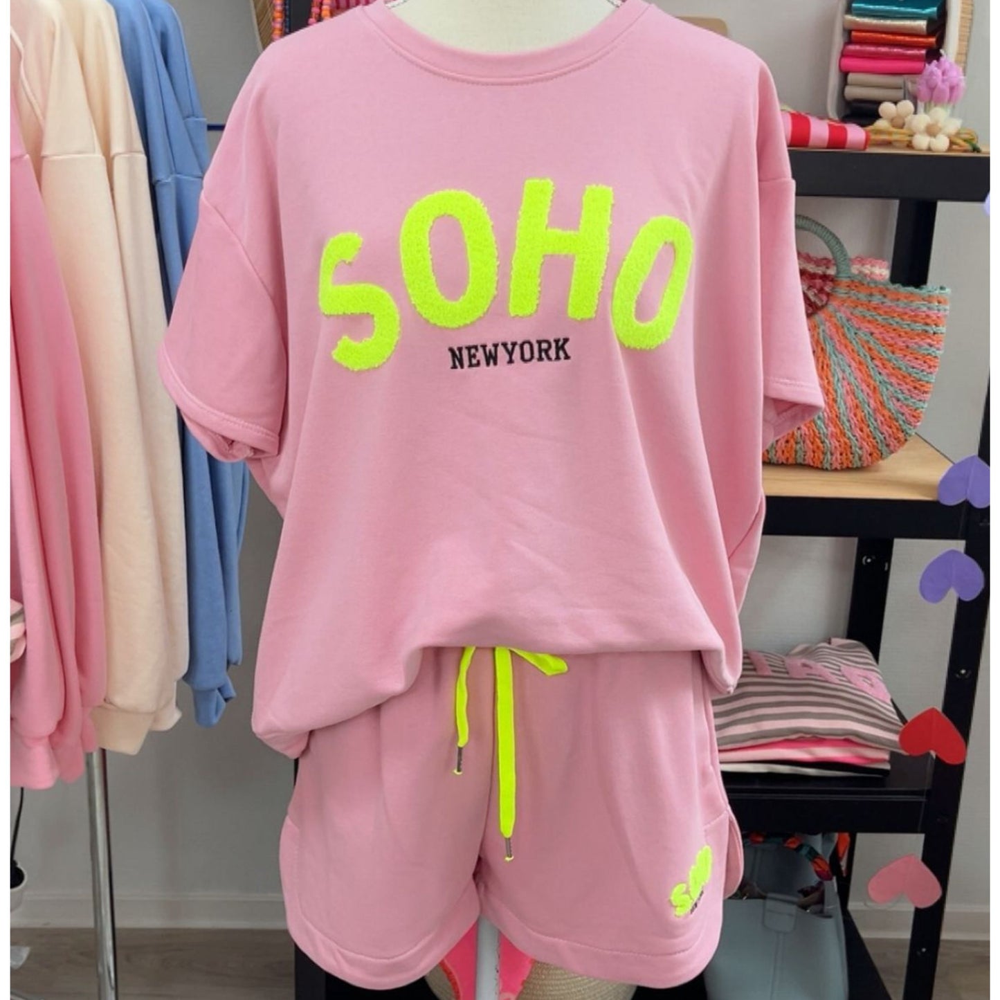 SOHO Set – Cozy & Statement Look
