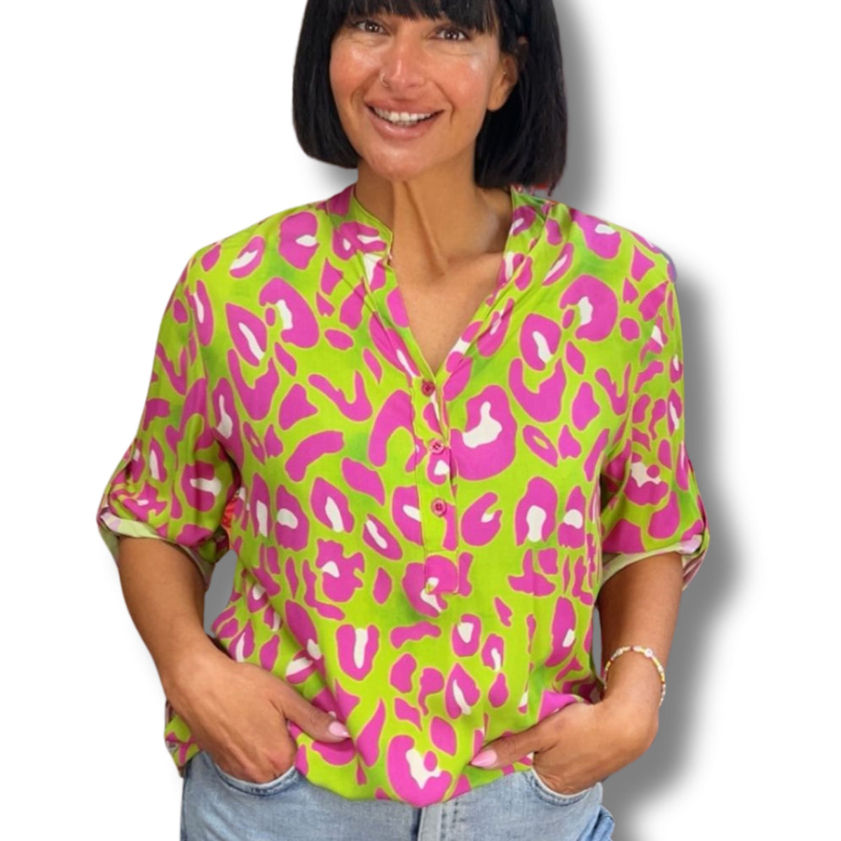 Statement Bluse Neon Leo Vibes – auffällige Leopardenmuster-Bluse Schenkt ein Herz