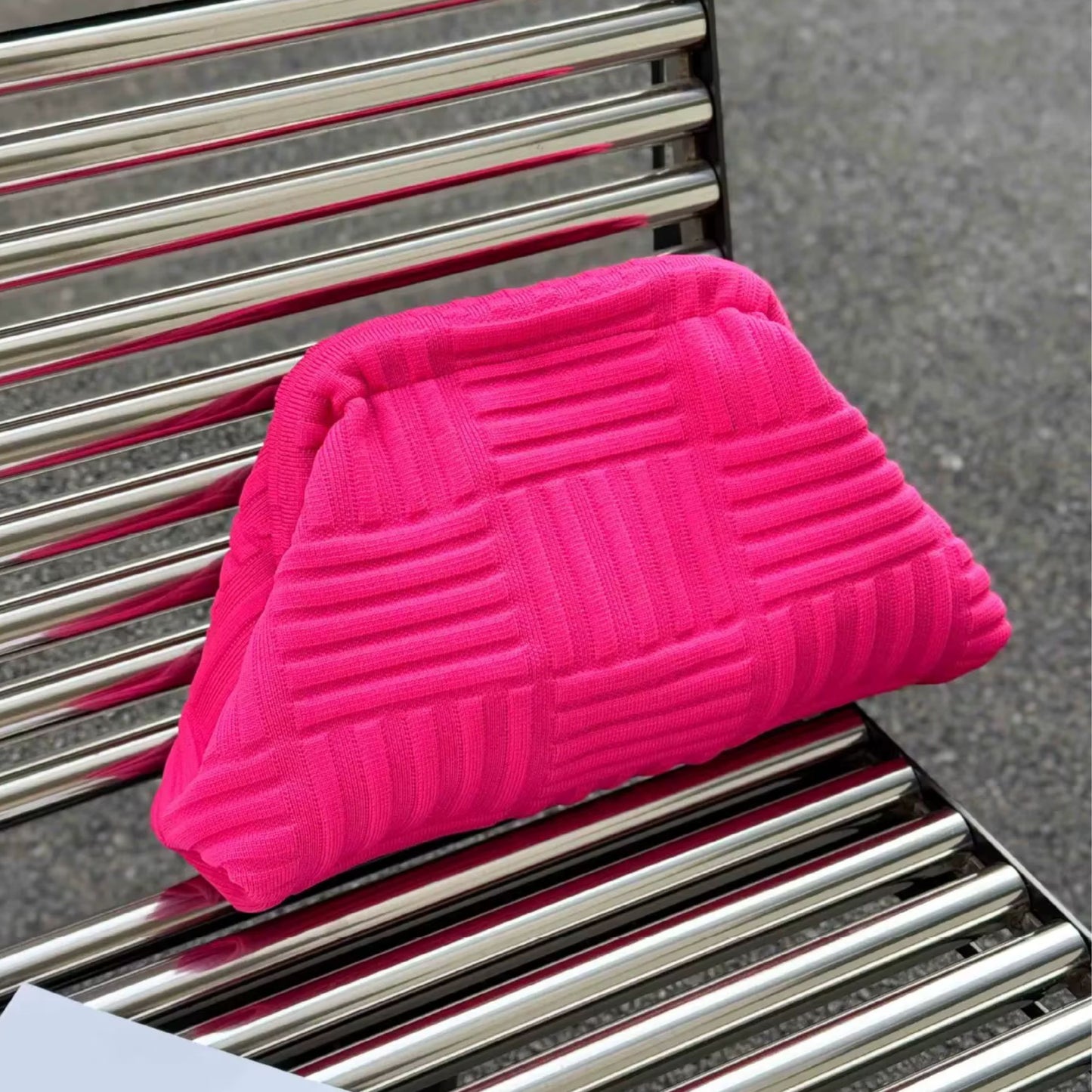 Strick-Clutch „Milano“ – Trendtasche in leuchtenden Farben