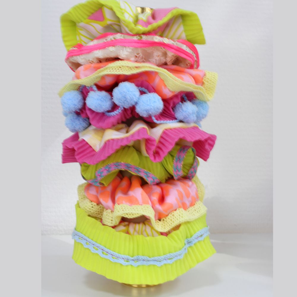 Scrunchie mit weichem Gummizug, getragen als Haaraccessoire