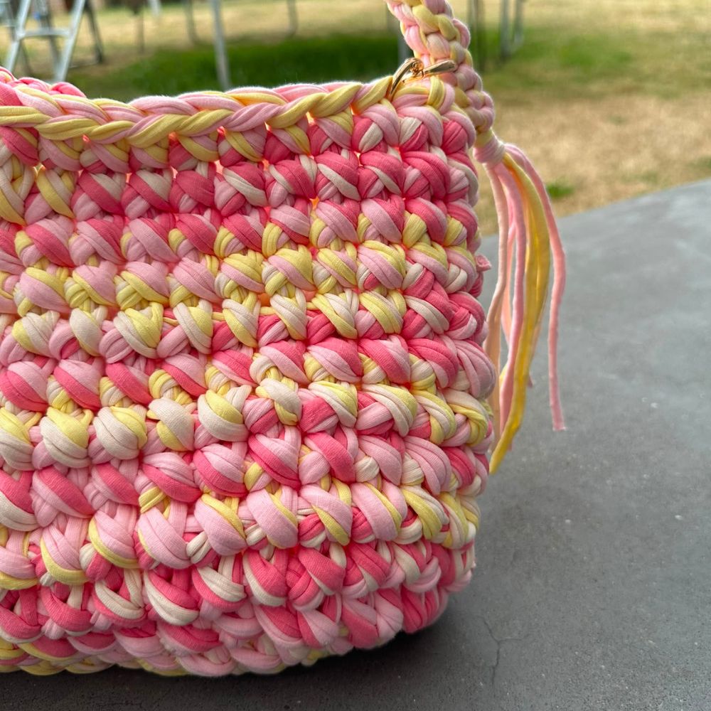 Statement-Tasche Dolce Rosa mit Fransen, Detailansicht