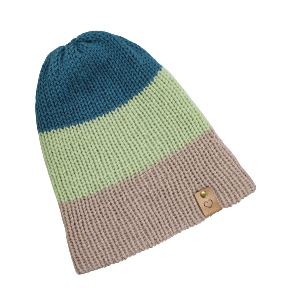 Tricolor Beanie getragen