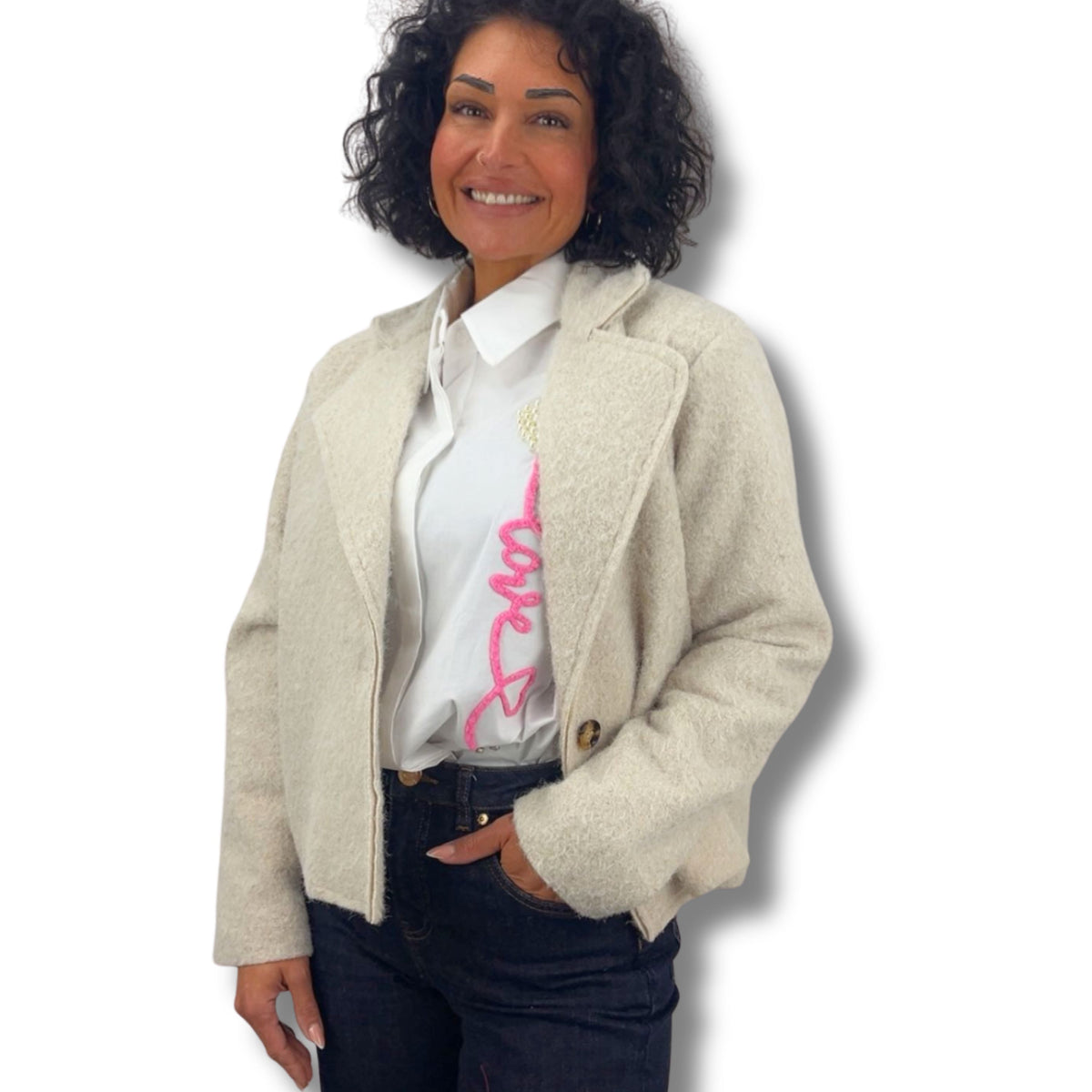 Kurzer Blazer Orange am Modell – lässig zur Jeans oder schick über Bluse