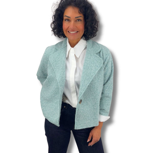 Kurzer Blazer Beige – strukturierter Stoff, vielseitig kombinierbar Schenkt ein Herz