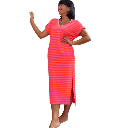 Gestreiftes Maxikleid mit V-Ausschnitt – Sommerfeeling pur ☀️