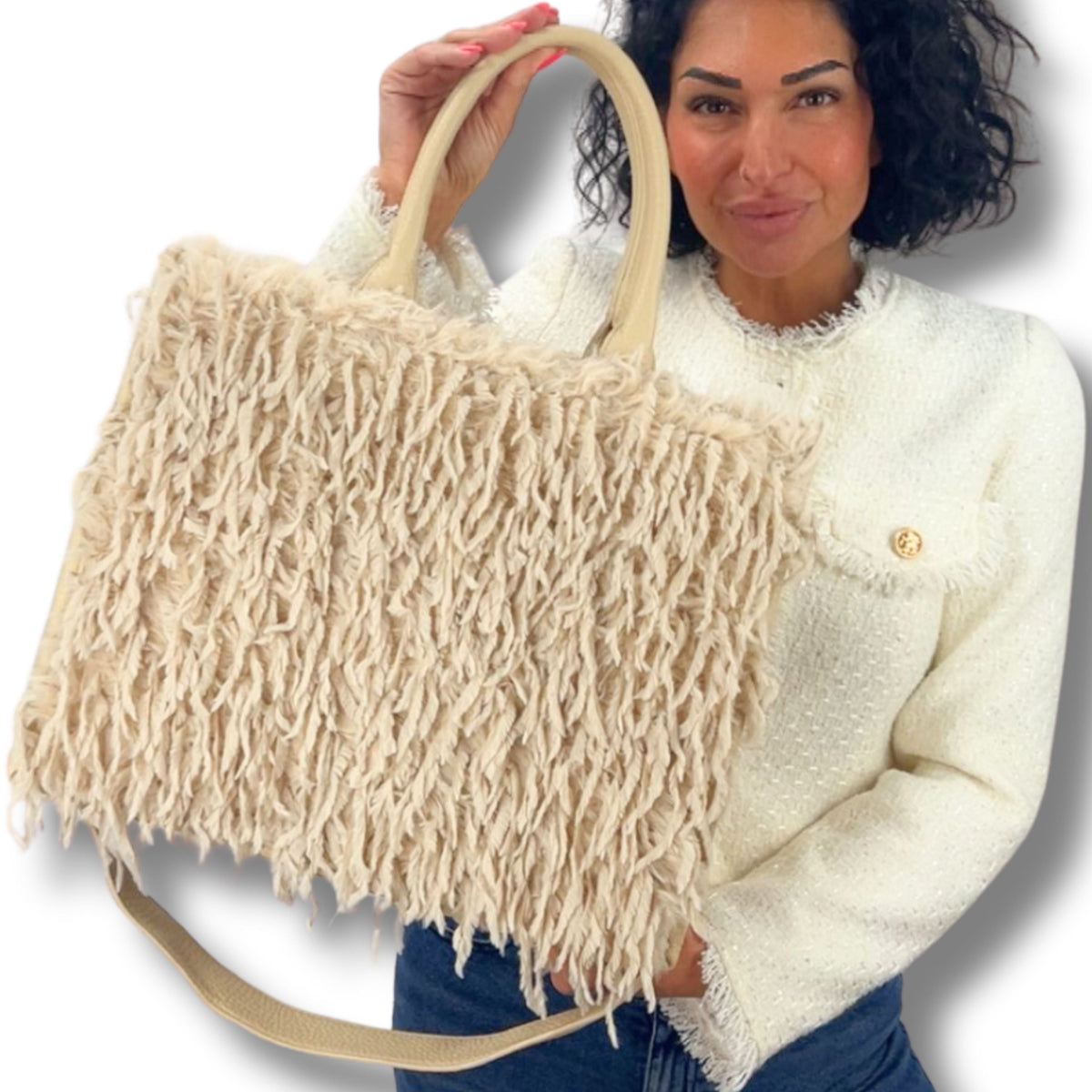 Tote Bag mit weichen federartigen Fransen in Weiss – modernes Boho-Statement-Piece als grosse Damentasche von Schenkt ein Herz